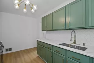 825 E 43rd Pl, Gary, IN 46409 - Photo 9