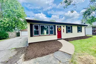 745 Juniper Rd, Valparaiso, IN 46385 - Photo 3