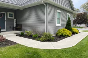 1957 Hickory Dr, Hobart, IN 46342 - Photo 5