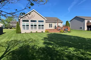 1044 Metz Ct, Hobart, IN 46342 - Photo 3