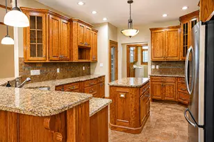 10055 Clark Pl, Crown Point, IN 46307 - Photo 5