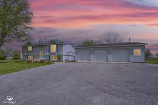 27057 S Woodlawn Ave, Crete, IL 60417 - Photo 1