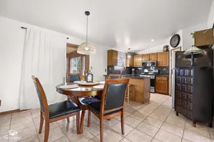 27057 S Woodlawn Ave, Crete, IL 60417 - Photo 3