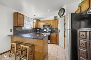 27057 S Woodlawn Ave, Crete, IL 60417 - Photo 5