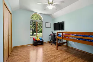 907 E 12th St, Hobart, IN 46342 - Photo 13
