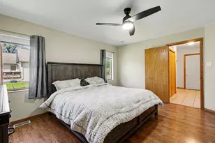 907 E 12th St, Hobart, IN 46342 - Photo 9