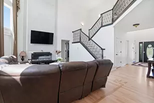 2155 Walker Dr, Valparaiso, IN 46385 - Photo 11