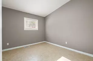 1346 E 50th Ct, Gary, IN 46409 - Photo 11