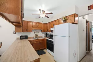 934 Jordan Cir, Schererville, IN 46375 - Photo 3