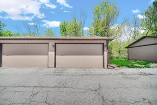 934 Jordan Cir, Schererville, IN 46375 - Photo 17