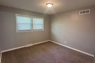 276 W 68th Pl, Merrillville, IN 46410 - Photo 7