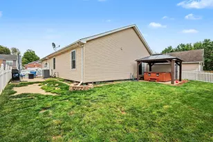332 Carey Ln, Chesterton, IN 46304 - Photo 15