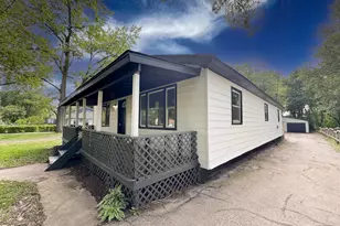 3246 N Lake Park Ave, Hobart, IN 46342 - Photo 3
