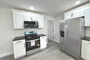 3246 N Lake Park Ave, Hobart, IN 46342 - Photo 9