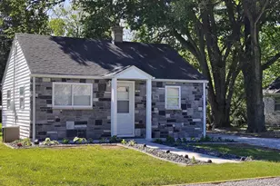306 N Lincoln St, Hebron, IN 46341 - Photo 1