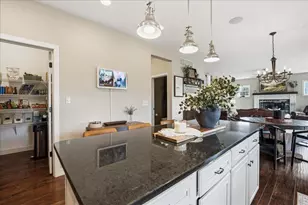 380 E Augustine Dr, Valparaiso, IN 46383 - Photo 13