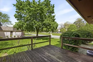 2 Woodhollow Dr, Schererville, IN 46375 - Photo 5
