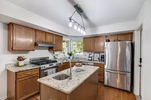7603 Foxwood Dr, Schererville, IN 46375 - Photo 11