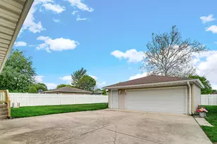 519 Hickory Ln, Munster, IN 46321 - Photo 19