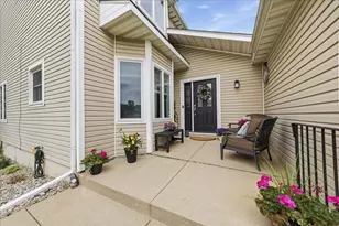 11335 Valley Dr, Saint John, IN 46373 - Photo 3
