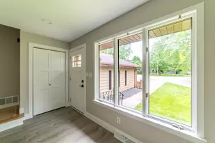 340 Golfview Dr, Schererville, IN 46375 - Photo 9