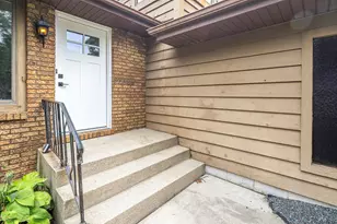 340 Golfview Dr, Schererville, IN 46375 - Photo 3