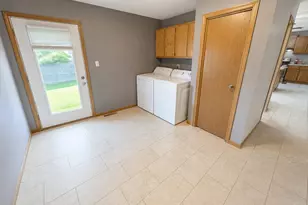 183 S 20th St, Chesterton, IN 46304 - Photo 9