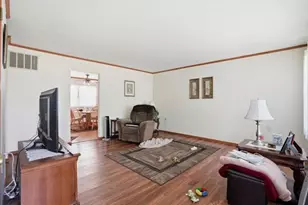 340 Midway Dr, Valparaiso, IN 46385 - Photo 5