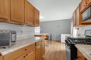 422 Saginaw Dr, Valparaiso, IN 46385 - Photo 5