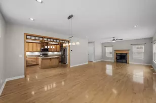 1917 Garland Circle Dr, Valparaiso, IN 46383 - Photo 5