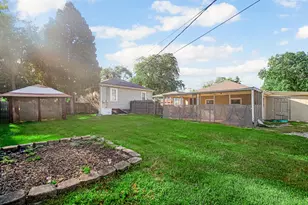 8235 Ellsworth Ct, Merrillville, IN 46410 - Photo 5