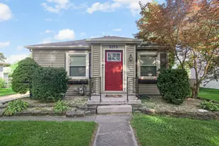 8235 Ellsworth Ct, Merrillville, IN 46410 - Photo 3