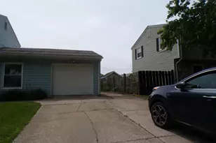 378 Briarwood Dr, Valparaiso, IN 46385 - Photo 3