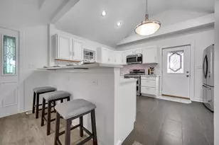 838 N 200 W, Valparaiso, IN 46385 - Photo 9