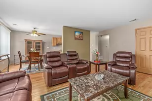 8222 Lincoln Cir, Merrillville, IN 46410 - Photo 5