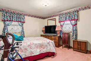 305 W 35th Ave, Griffith, IN 46319 - Photo 13