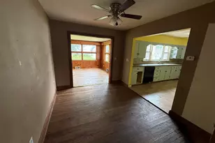118 W Spring St, Winamac, IN 46996 - Photo 3