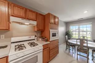 1615 Golden Oak Dr, Crown Point, IN 46307 - Photo 9