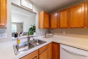 1615 Golden Oak Dr, Crown Point, IN 46307 - Photo 11