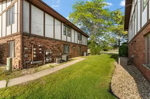 100 Plum Creek Dr, Schererville, IN 46375 - Photo 3