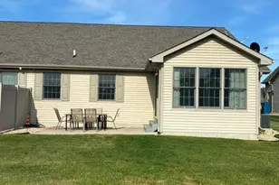 901 9th St SW, Demotte, IN 46310 - Photo 5