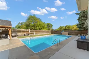 2547 Springhill Dr, Schererville, IN 46375 - Photo 3