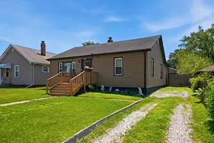 905 W 38th Pl, Hobart, IN 46342 - Photo 1