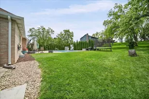 352 Tremont Ln, Valparaiso, IN 46385 - Photo 35