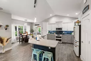 10186 Rustic Dr, Demotte, IN 46310 - Photo 9