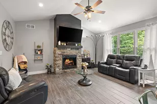 10186 Rustic Dr, Demotte, IN 46310 - Photo 5