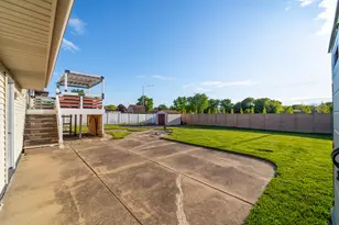724 Briarwood Dr, Dyer, IN 46311 - Photo 9