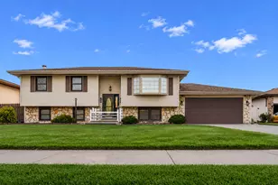724 Briarwood Dr, Dyer, IN 46311 - Photo 1