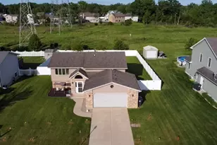 1115 Lakeside Dr, Hobart, IN 46342 - Photo 1