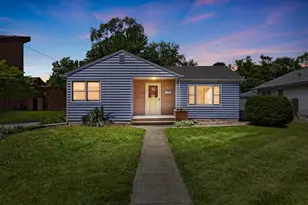 426 S 11th St, Chesterton, IN 46304 - Photo 1